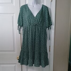 Green floral print flowy summer vacation cruise dress Sz L NWOT